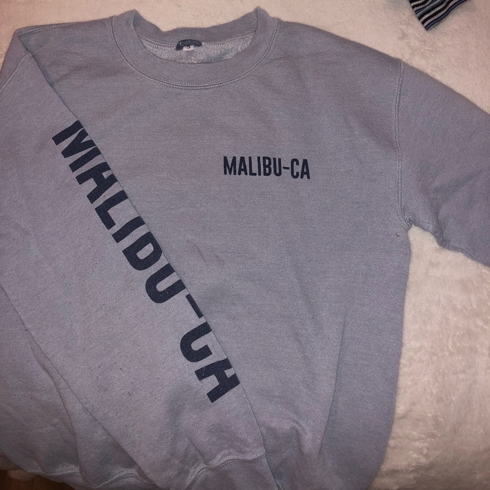 Brandy Melville long sleeve pullover Malibu CA